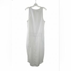 Elegant White Sleeveless Dress